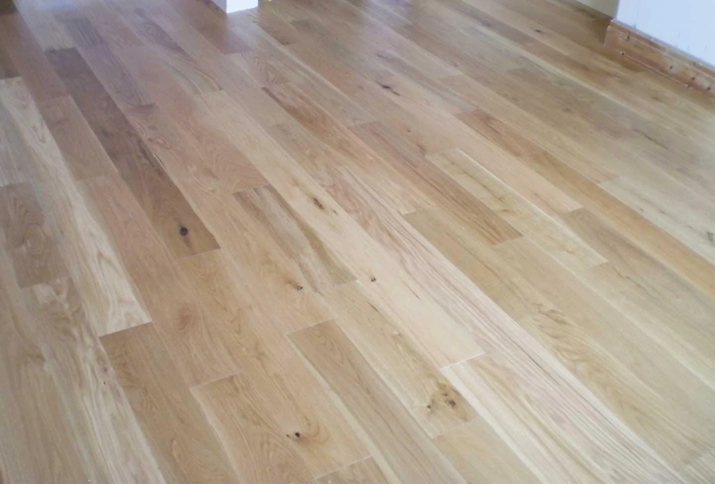 Natural Lacquered Rustic Oak Flooring