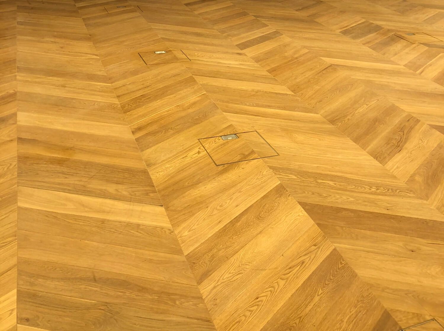 Smooth Natural UV Oiled Oak Chevron Parquet