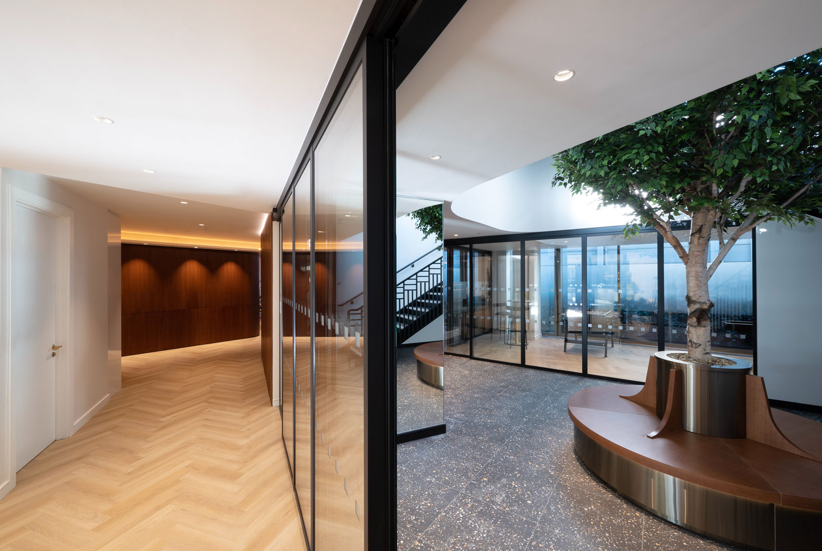 Prince-of-Wales-Drive-hallway-Impervia-herringbone-Champagne-Oak