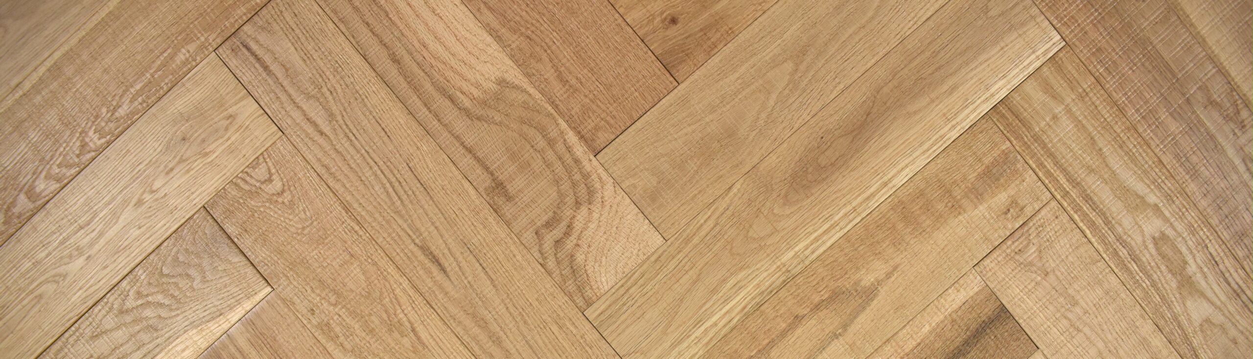 Band Sawn UV Oiled Light Oak Herringbone Parquet