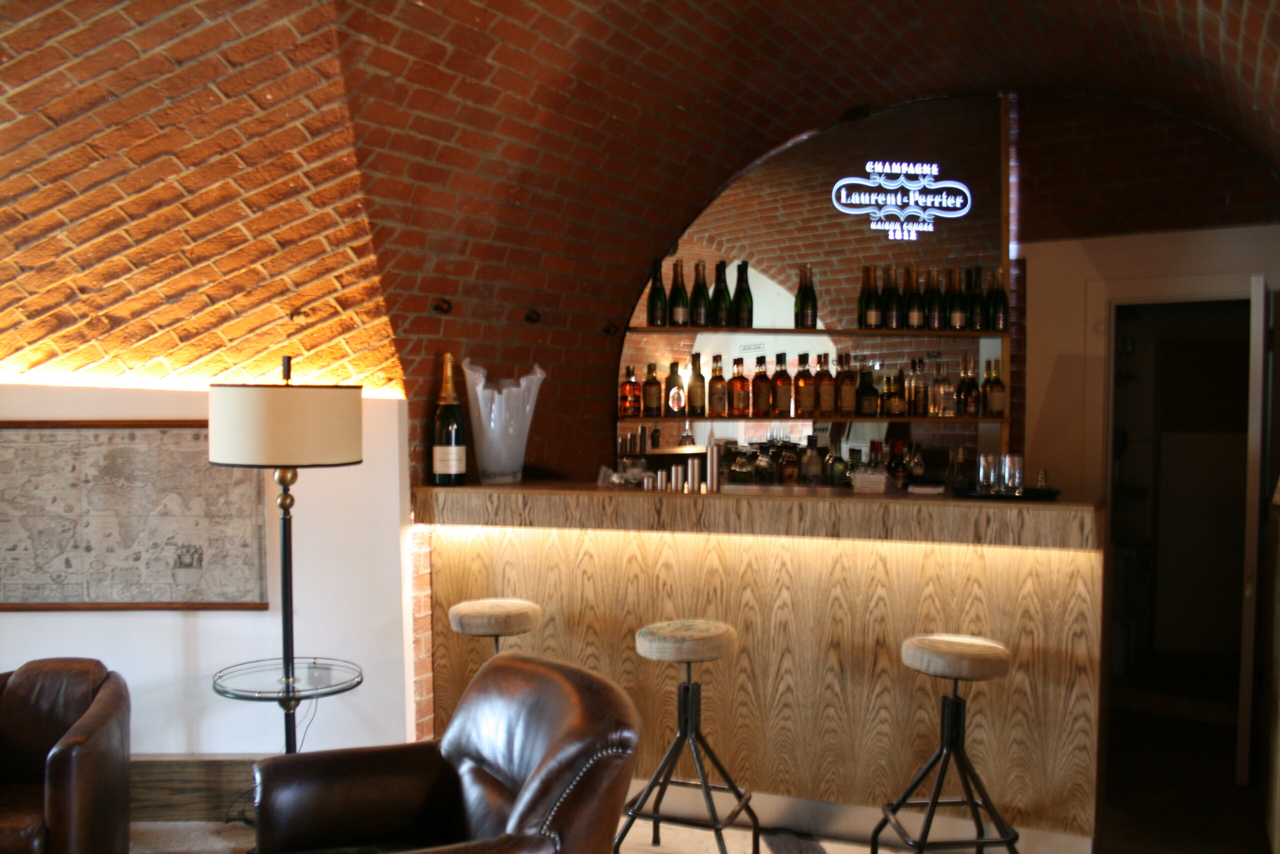 floor bar - hotel
