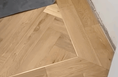 Fumed herringbone parquet fitted with a double border TW-E924